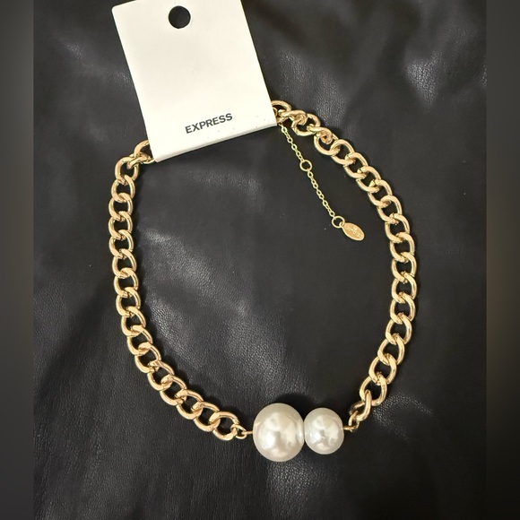 Express Gold Necklace with Pearl Details - Picture 1 of 3